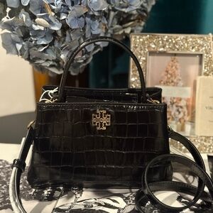 Elegant Black Croc-Embossed Handbag
